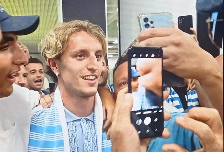 Lazio, Rovella “Studiando Modric per imparare dalle sue giocate. La mia scelta del numero di maglia? Ecco cosa c’è dietro”